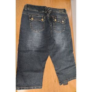 Bubblegum 16 Dark Blue denim capris. Measures approx 36 waist, 18 inseam and 11